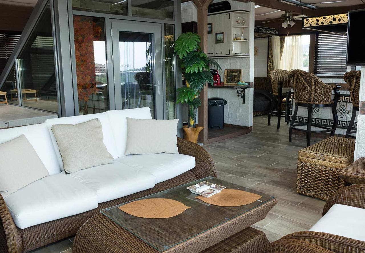 Under The Stars - Lux Penthouse With Pool And Terrace By Flat Mаnager Apartment Saints Constantine and Helena Ngoại thất bức ảnh